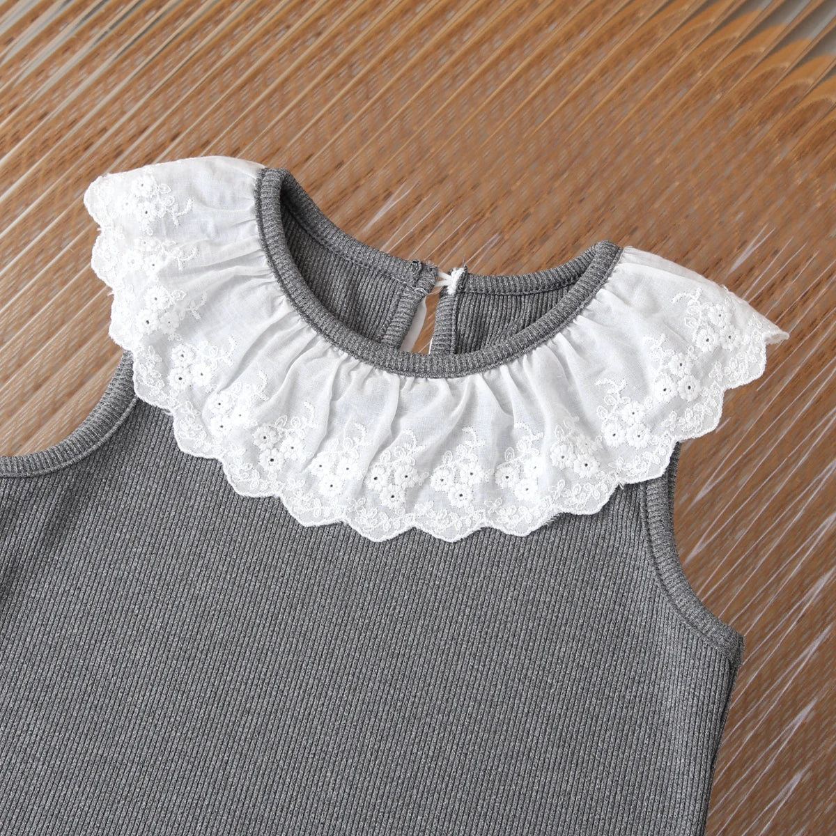 Kids Clothing Sets New  Summer Girls Casual Lace Doll Neck Sleeveless Vest + Flare Pants Girl Clothing Suits