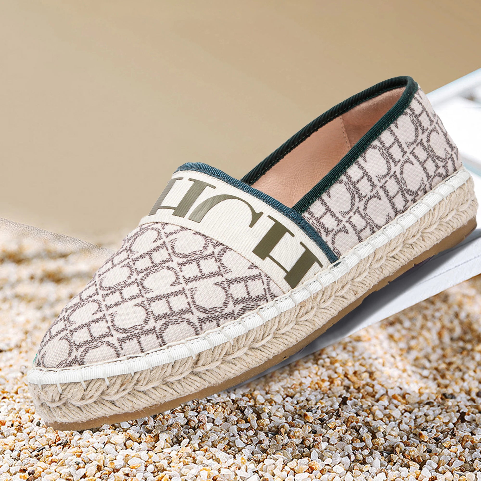 Lightweight and Comfortable Fishing Shoes for Women, Casual Retro Fashion, Durable Flat Sole, Grass Knitted Bottom Design