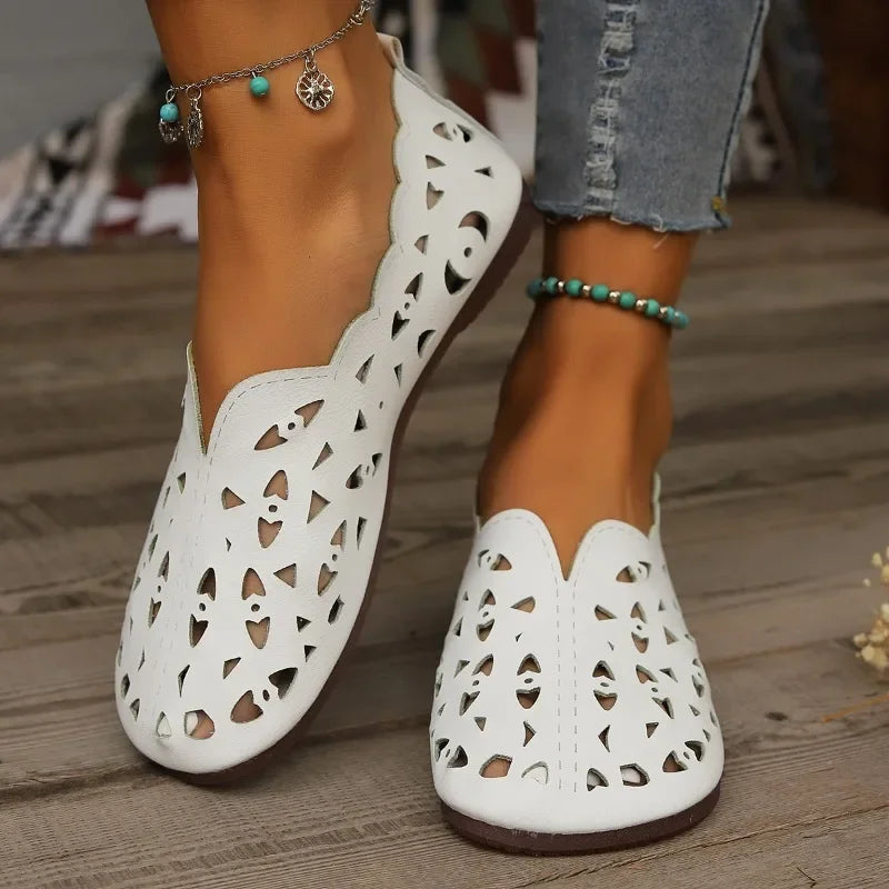 Women's Shoes 2025 Summer New Fashion Hollow Breathable Flat Sandals Suitable for Women Soft Beach Roman Shoes for Women