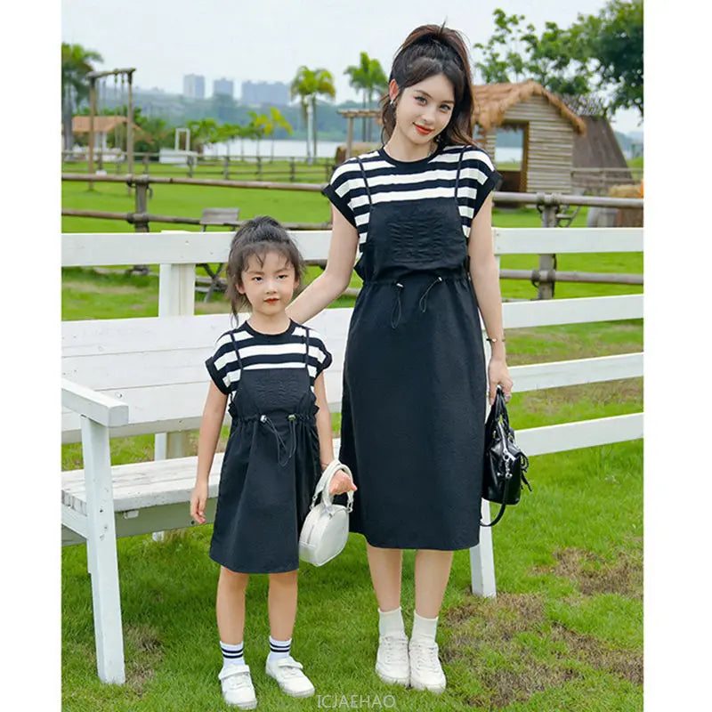 Dress 2025 Woman Family Couple Matching Clothes Parent-child Shirt Sibling Brother Sister Outfits Mom Daughter Dress Dad Son T