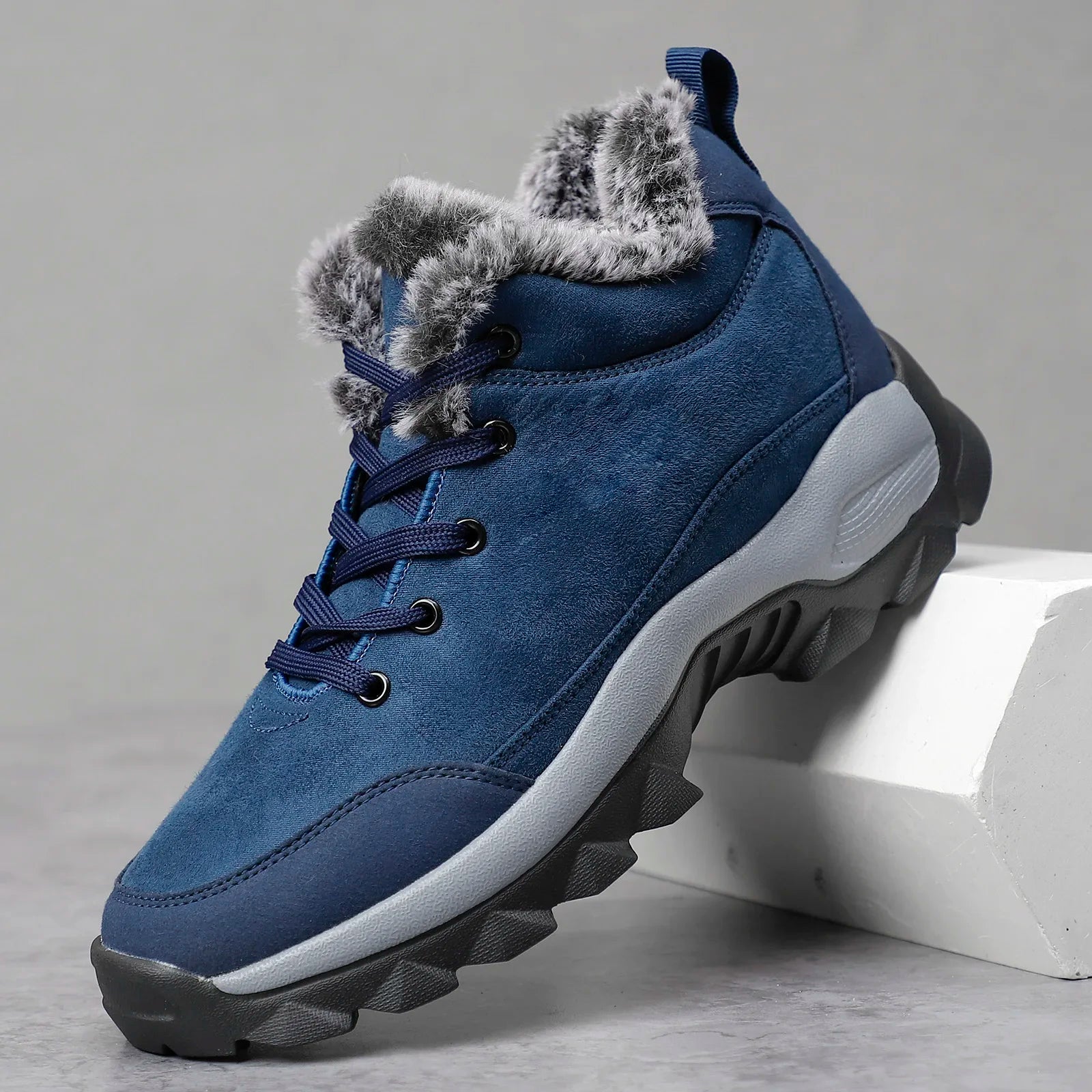 Men Sneakers Man Hiking Shoes Outdoor Mountain Boots Climbing Shoes Zapatos De Hombre Winter Boots Tennis Black Sneakes