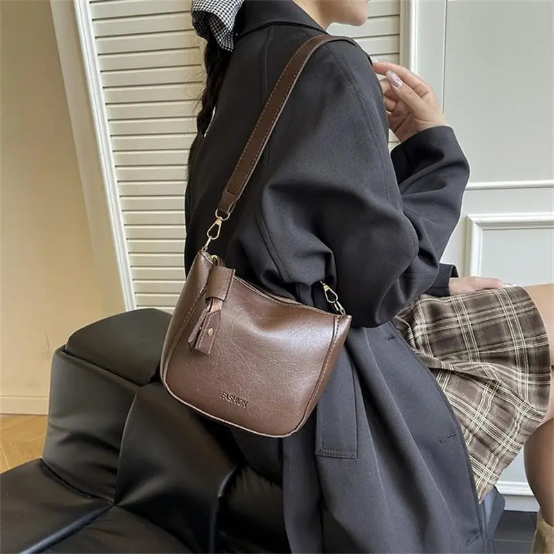 Elegant Female Handbags in PU Leather; Luxury Designer Shoulder Bags for Women