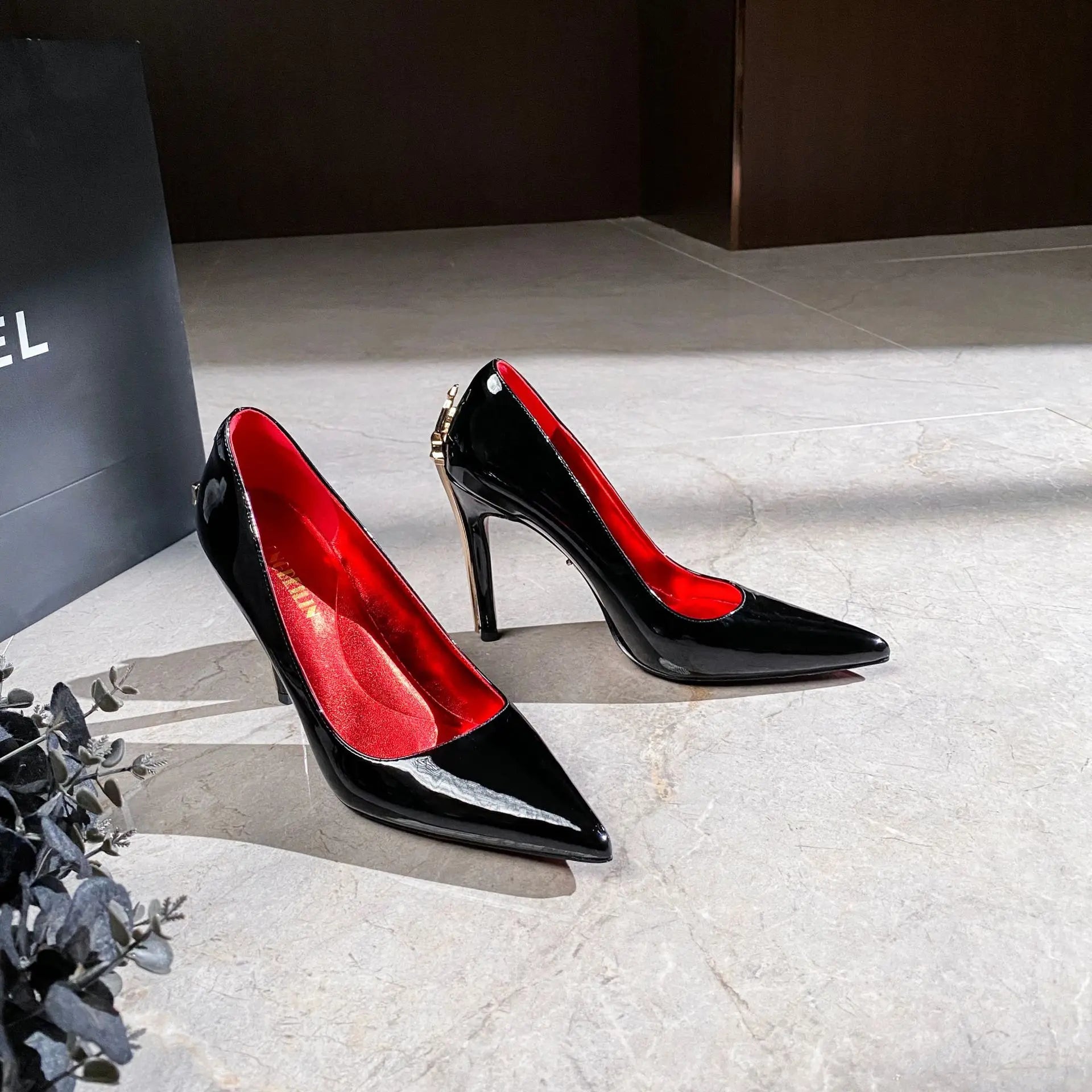 Women's Metal Decoration Pointed Toe High Heel Shoes
