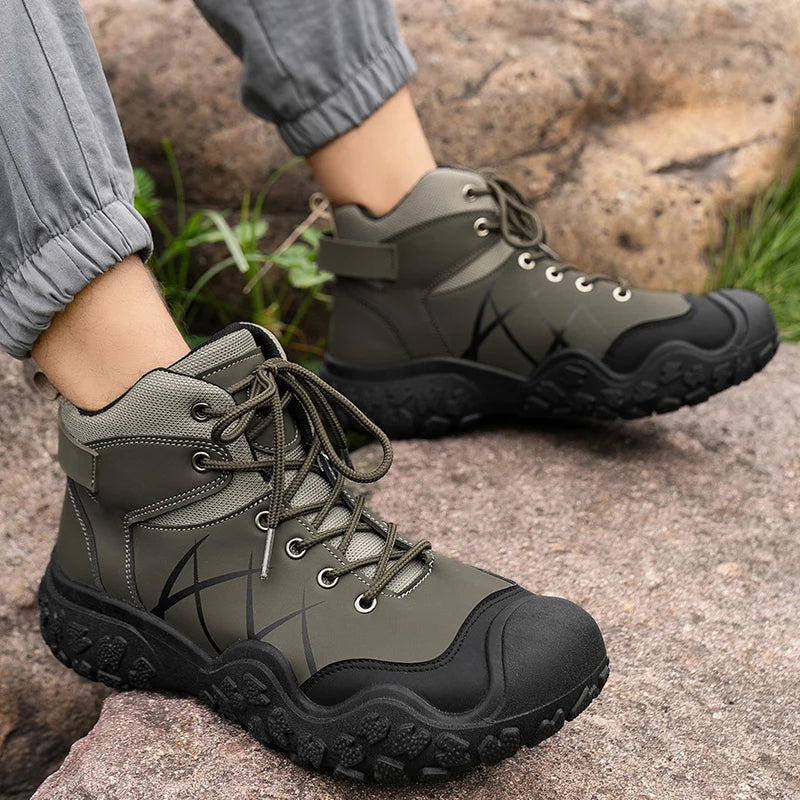 High-top classic men's boots wear-resistant sole soft upper classic and fashionable,suitable for hiking and outdoor wear.