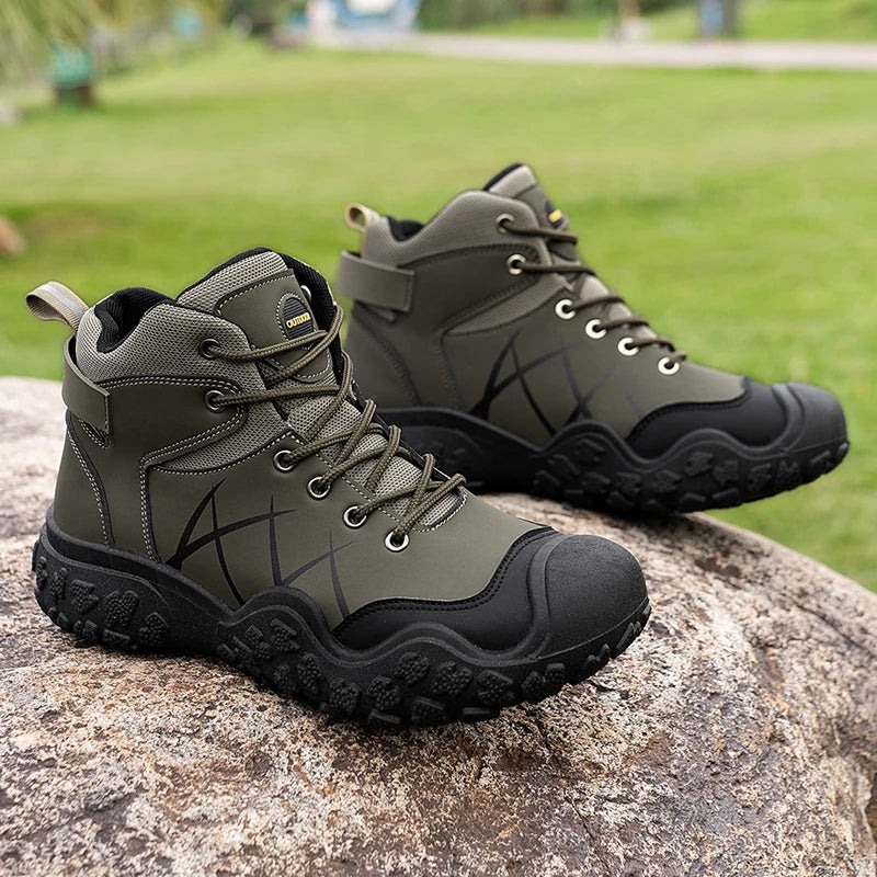 High-top classic men's boots wear-resistant sole soft upper classic and fashionable,suitable for hiking and outdoor wear.
