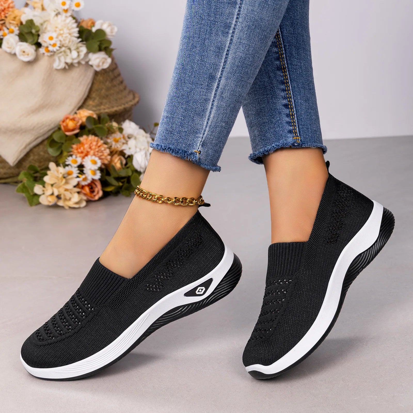 Comfortable Walking Shoes for Women Lightweight Soft Sole Casual Shoes Breathable Non Slip Elderly Mother Shoes Slip On Low Top