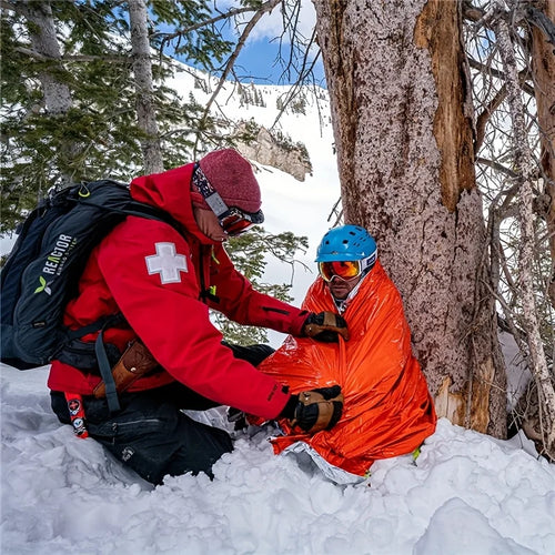 2 emergency sleeping bags, suitable for camping, hiking, outdoor activities, PE material, temperature rating below 0 ° F