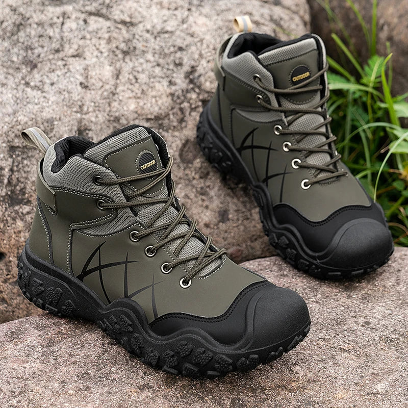 High-top classic men's boots wear-resistant sole soft upper classic and fashionable,suitable for hiking and outdoor wear.