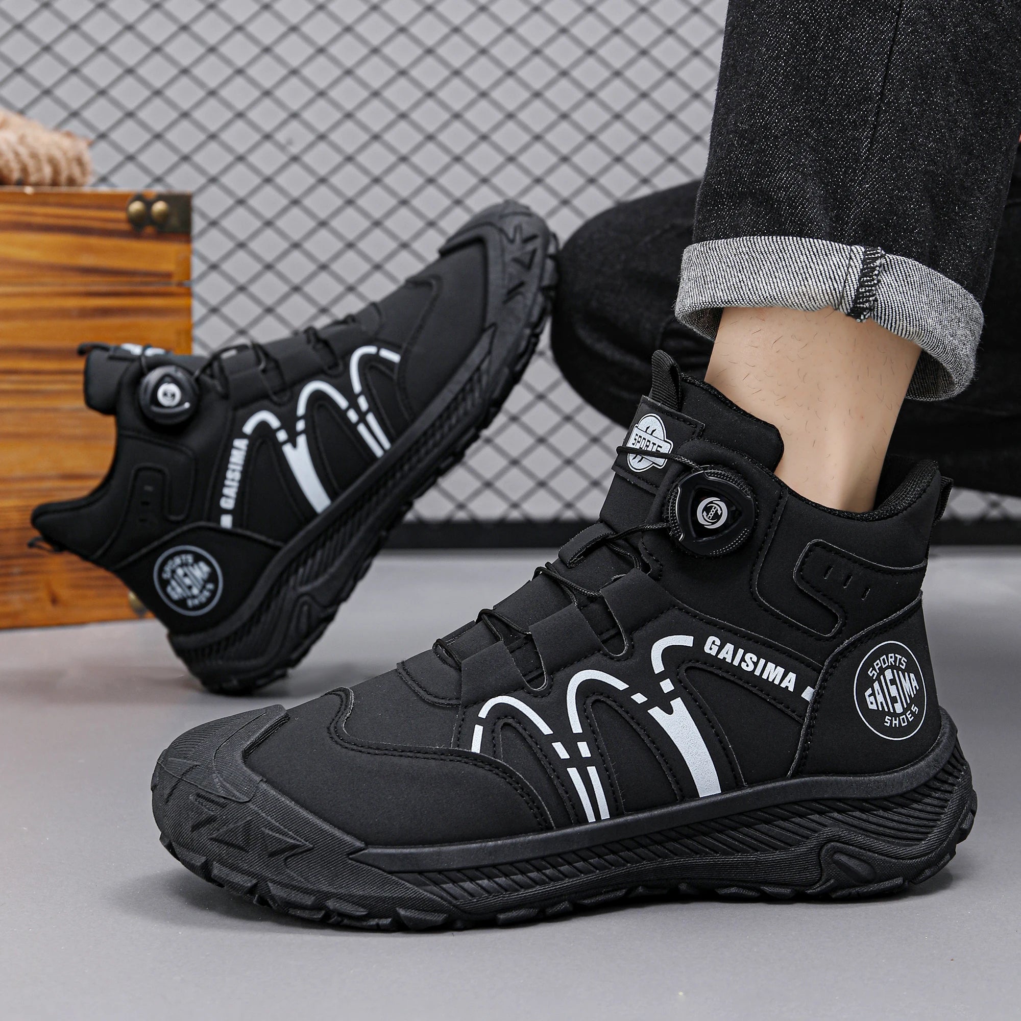 Men's high  boots, outdoor sports shoes, anti slip and wear-resistant rotating buckle hiking shoes, men's shoes