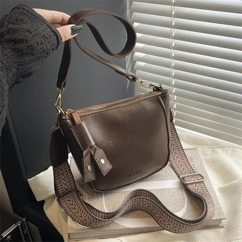 Elegant Female Handbags in PU Leather; Luxury Designer Shoulder Bags for Women