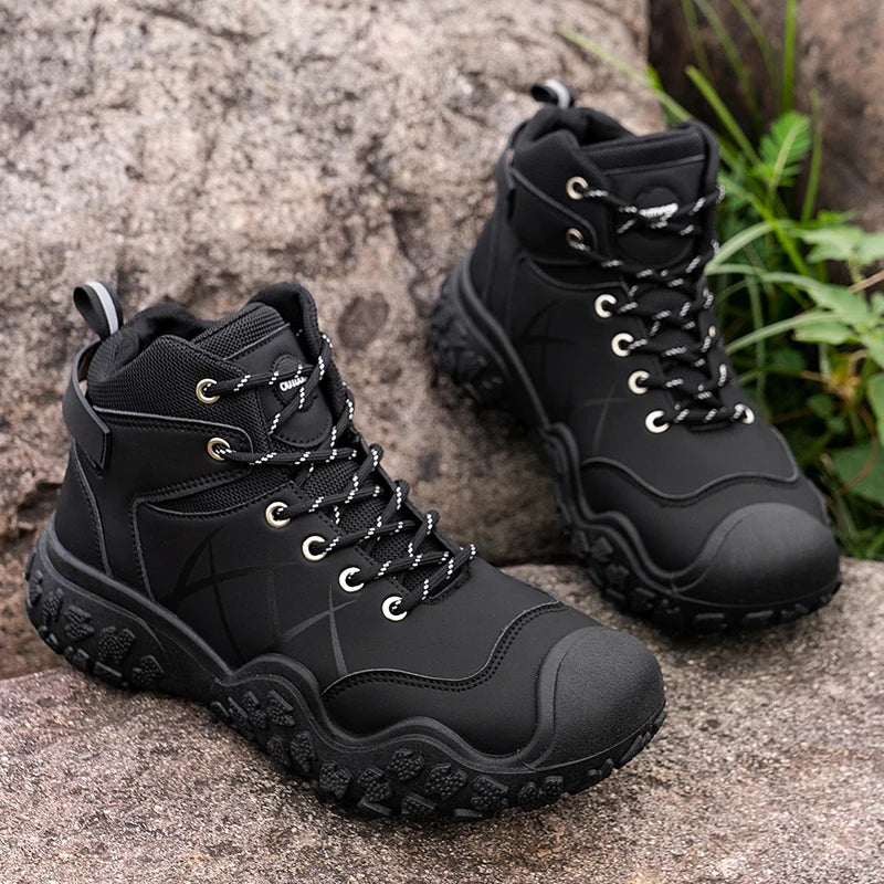 High-top classic men's boots wear-resistant sole soft upper classic and fashionable,suitable for hiking and outdoor wear.