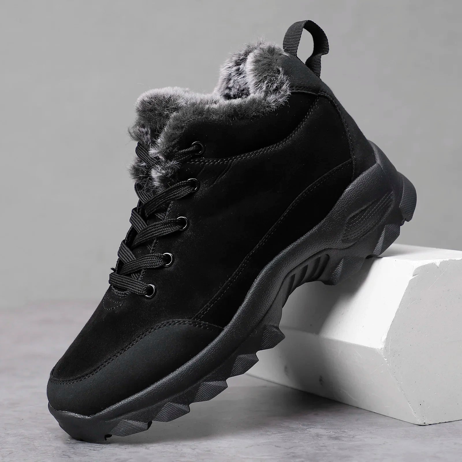 Men Sneakers Man Hiking Shoes Outdoor Mountain Boots Climbing Shoes Zapatos De Hombre Winter Boots Tennis Black Sneakes