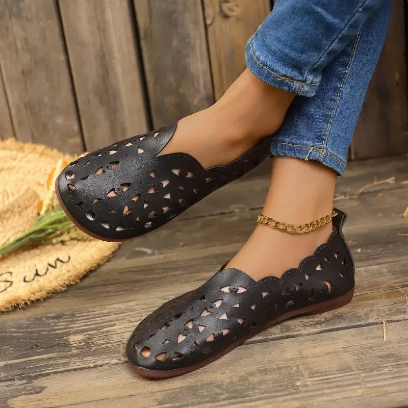 Women's Shoes 2025 Summer New Fashion Hollow Breathable Flat Sandals Suitable for Women Soft Beach Roman Shoes for Women