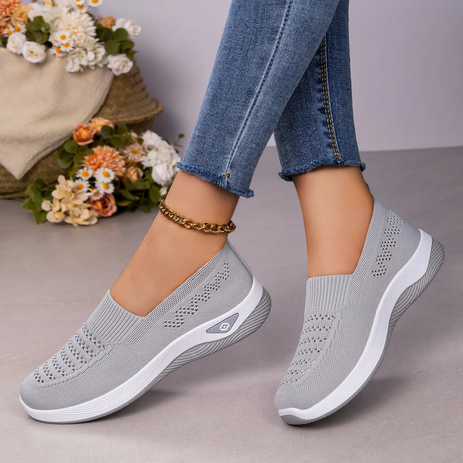 Comfortable Walking Shoes for Women Lightweight Soft Sole Casual Shoes Breathable Non Slip Elderly Mother Shoes Slip On Low Top