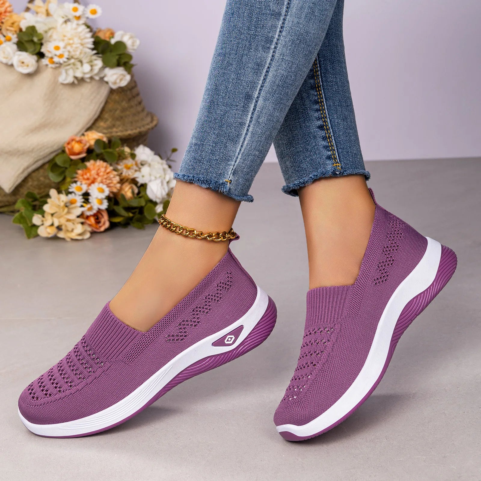 Comfortable Walking Shoes for Women Lightweight Soft Sole Casual Shoes Breathable Non Slip Elderly Mother Shoes Slip On Low Top
