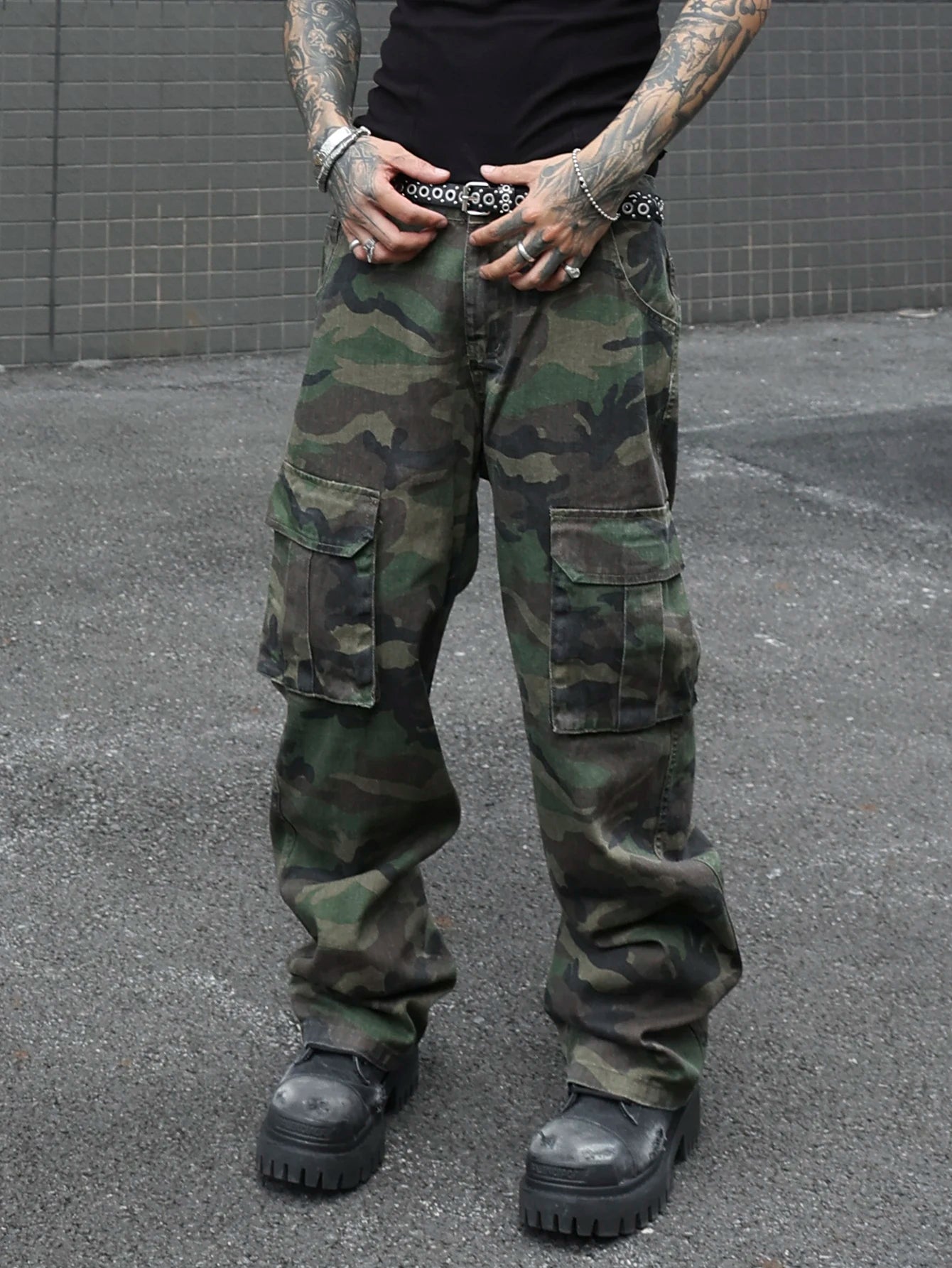 Men's camouflage utility jeans. Multi-pocket design. Stylish and trendy. Loose fit.